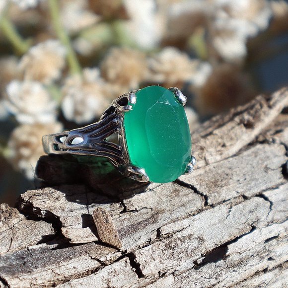 Handcrafted Natural 6.28 ct. Chalcedony Solitaire Ring Appraised - Picture 7 of 9